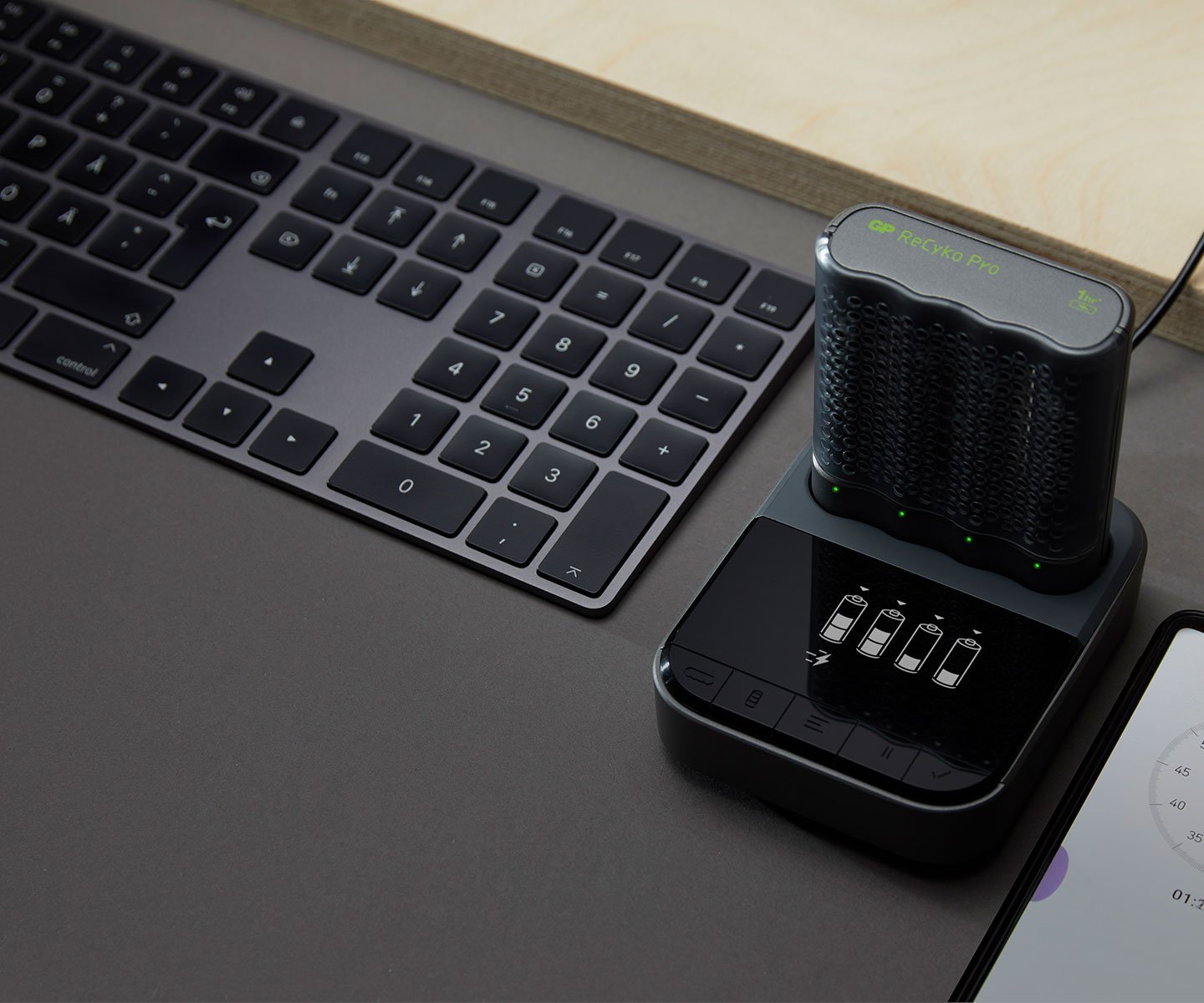 2021 red dot product design award，Charger，ReCyko Pro，