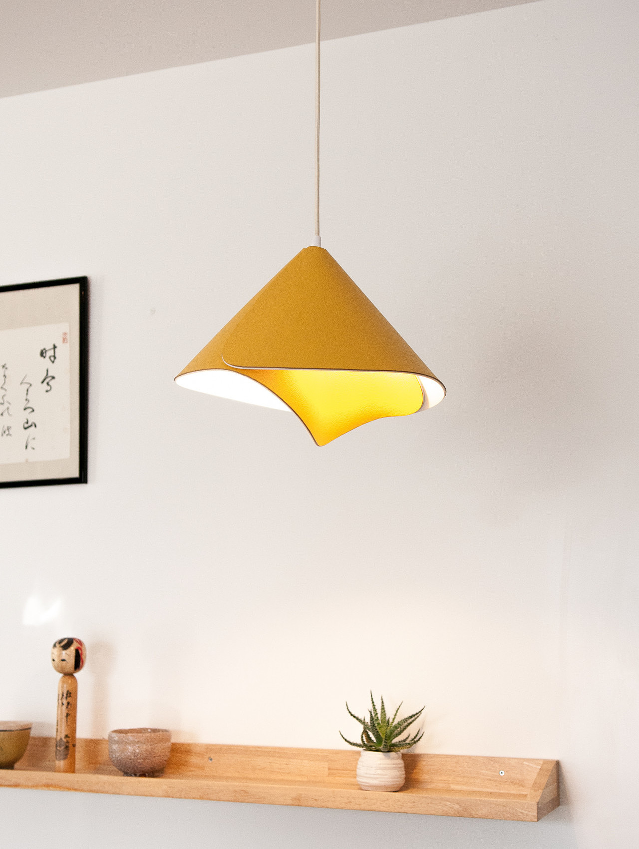 lamps and lanterns，yellow，a chandelier，tulips，Pierre Cabrera，