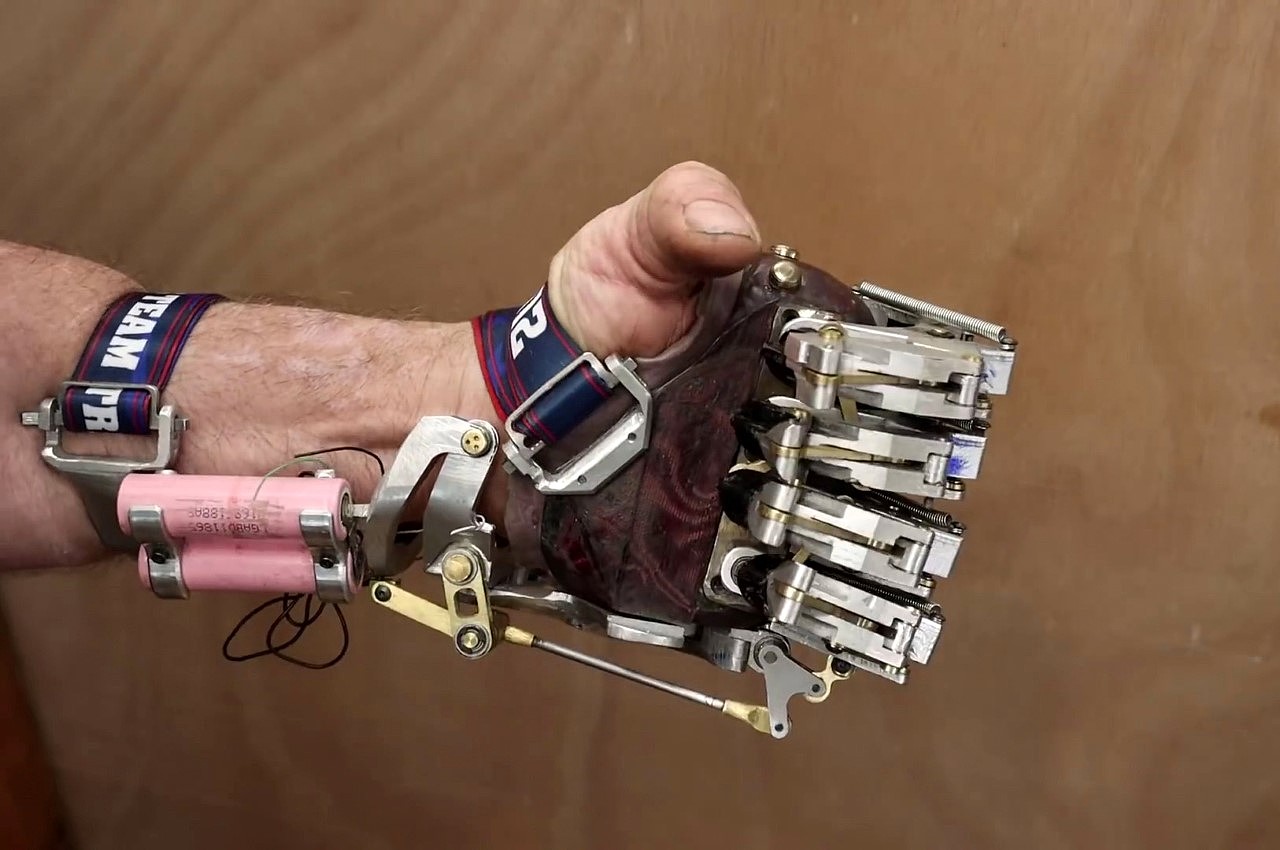 Ian Davis，Mechanical prosthesis，，a prosthesis，