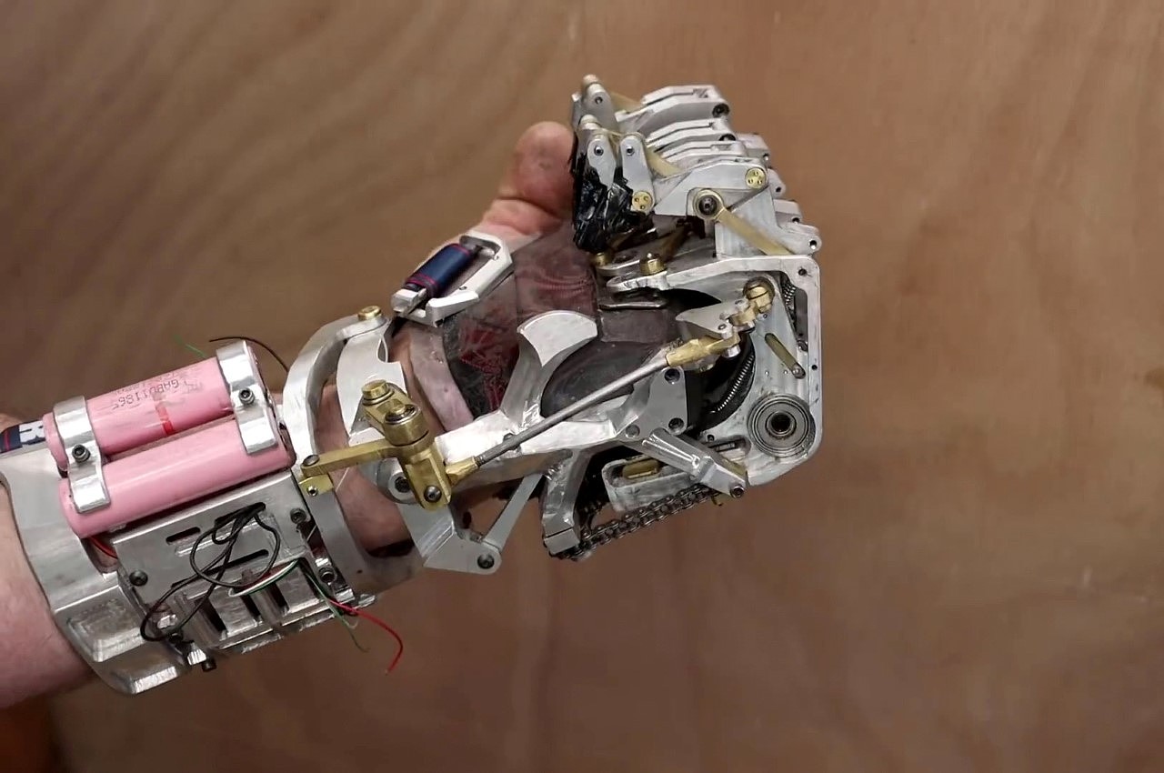 Ian Davis，Mechanical prosthesis，，a prosthesis，