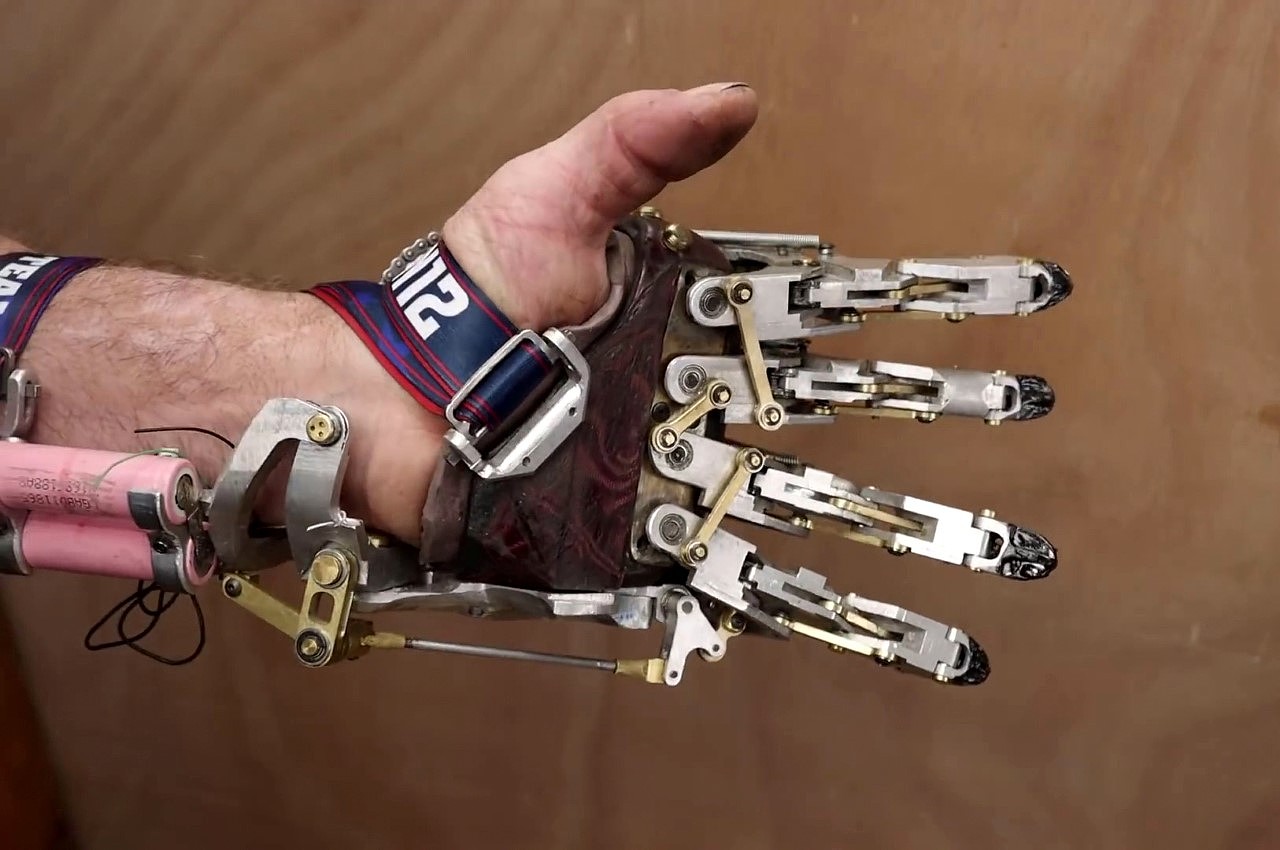 Ian Davis，Mechanical prosthesis，，a prosthesis，