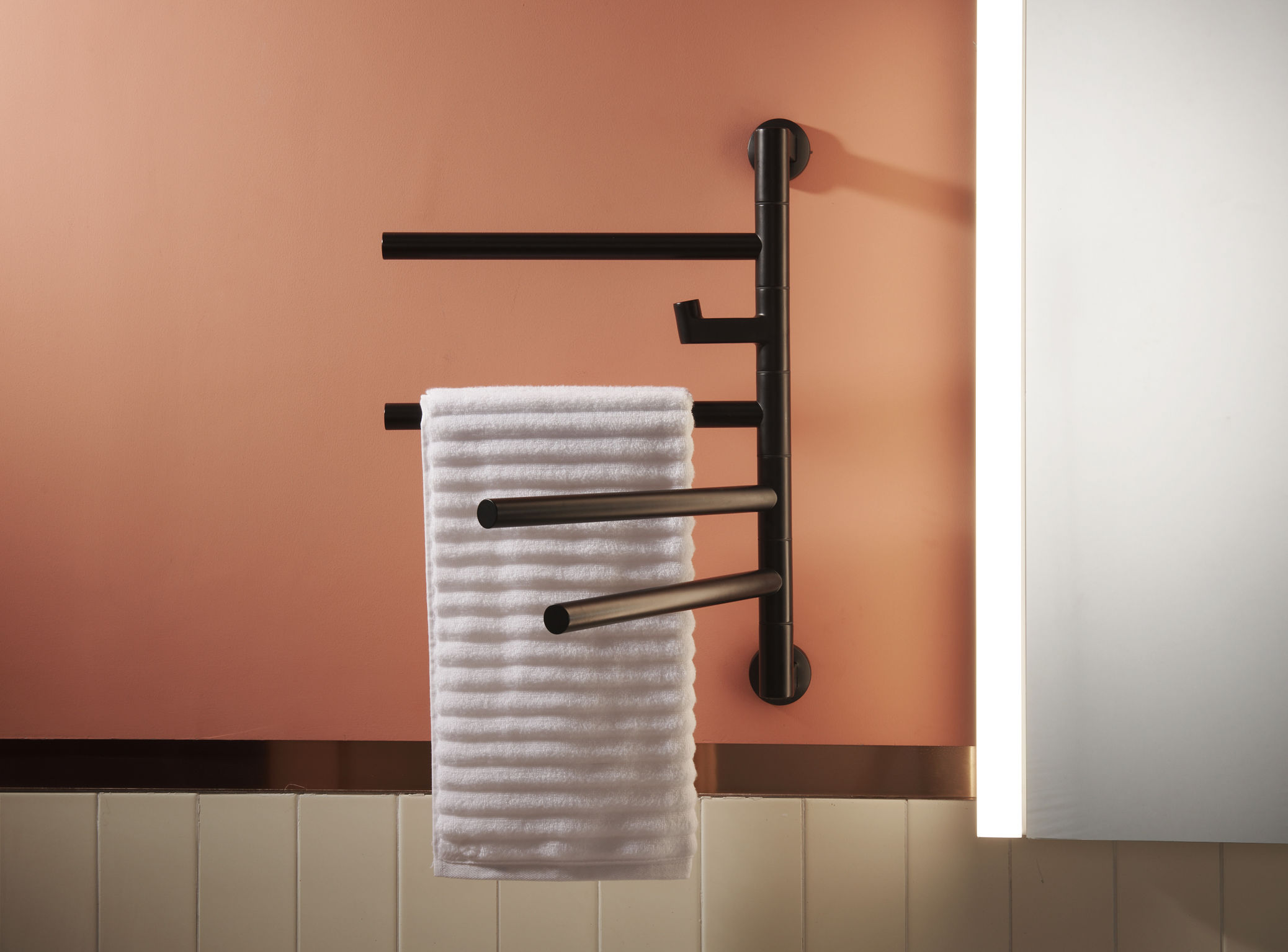 Heater，Wall mounted，Towel rack，Kohler，2021 red dot product design award，