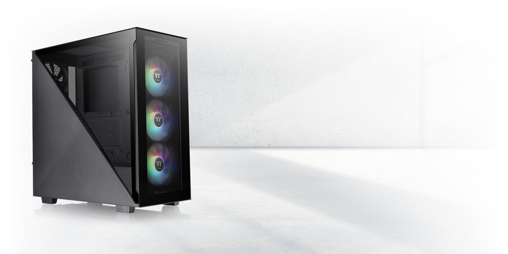 2021 red dot product design award，Divider 300 TG，Computer machine box，Chassis，ARGB，