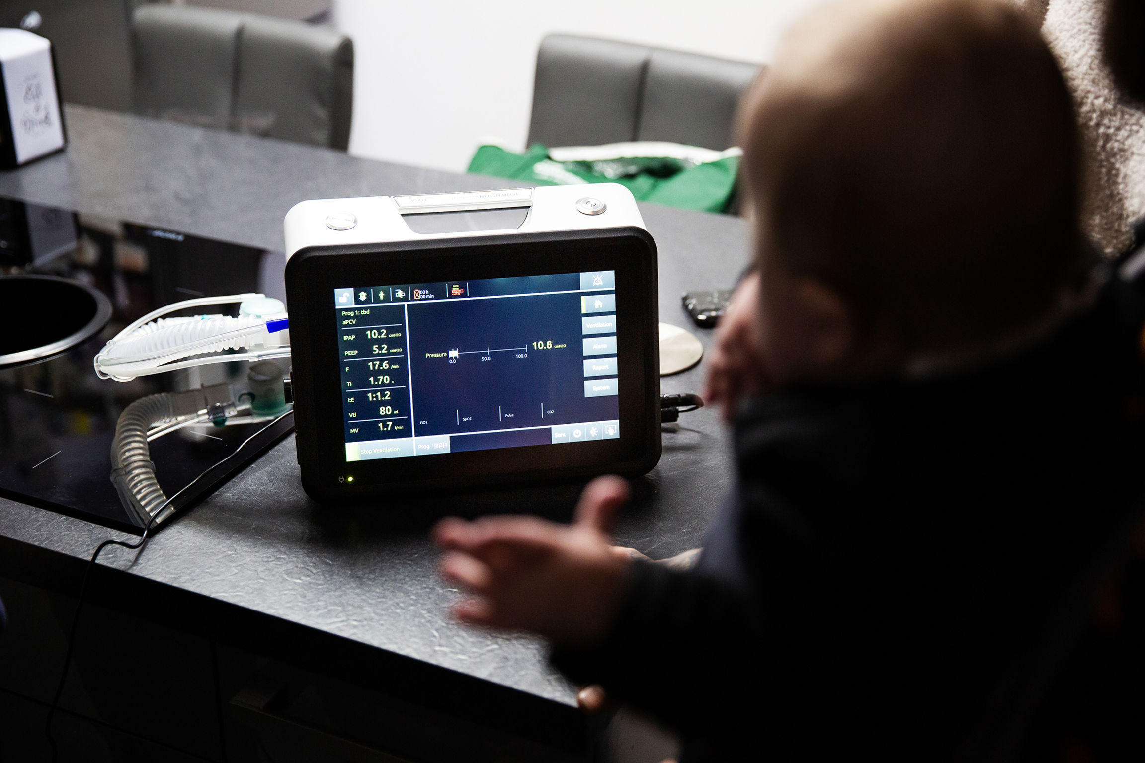 2021 red dot product design award，LUISA，portable，Household ventilator，