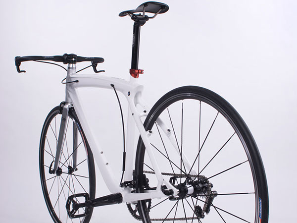 Bicycle，white，outdoors，vehicle，green，