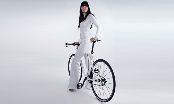 Bicycle，white，outdoors，vehicle，green，