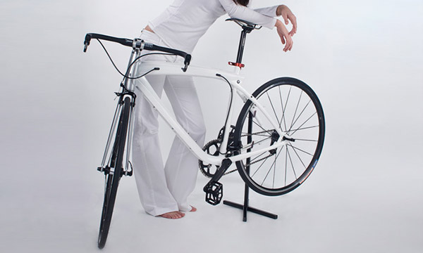 Bicycle，white，outdoors，vehicle，green，