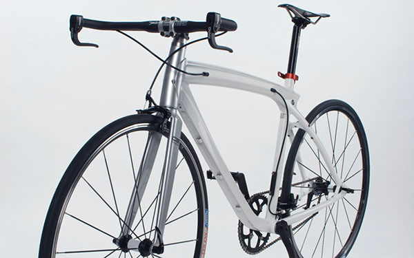 Bicycle，white，outdoors，vehicle，green，