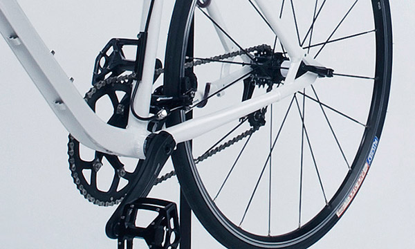 Bicycle，white，outdoors，vehicle，green，