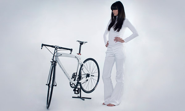 Bicycle，white，outdoors，vehicle，green，