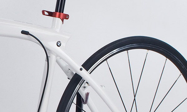 Bicycle，white，outdoors，vehicle，green，