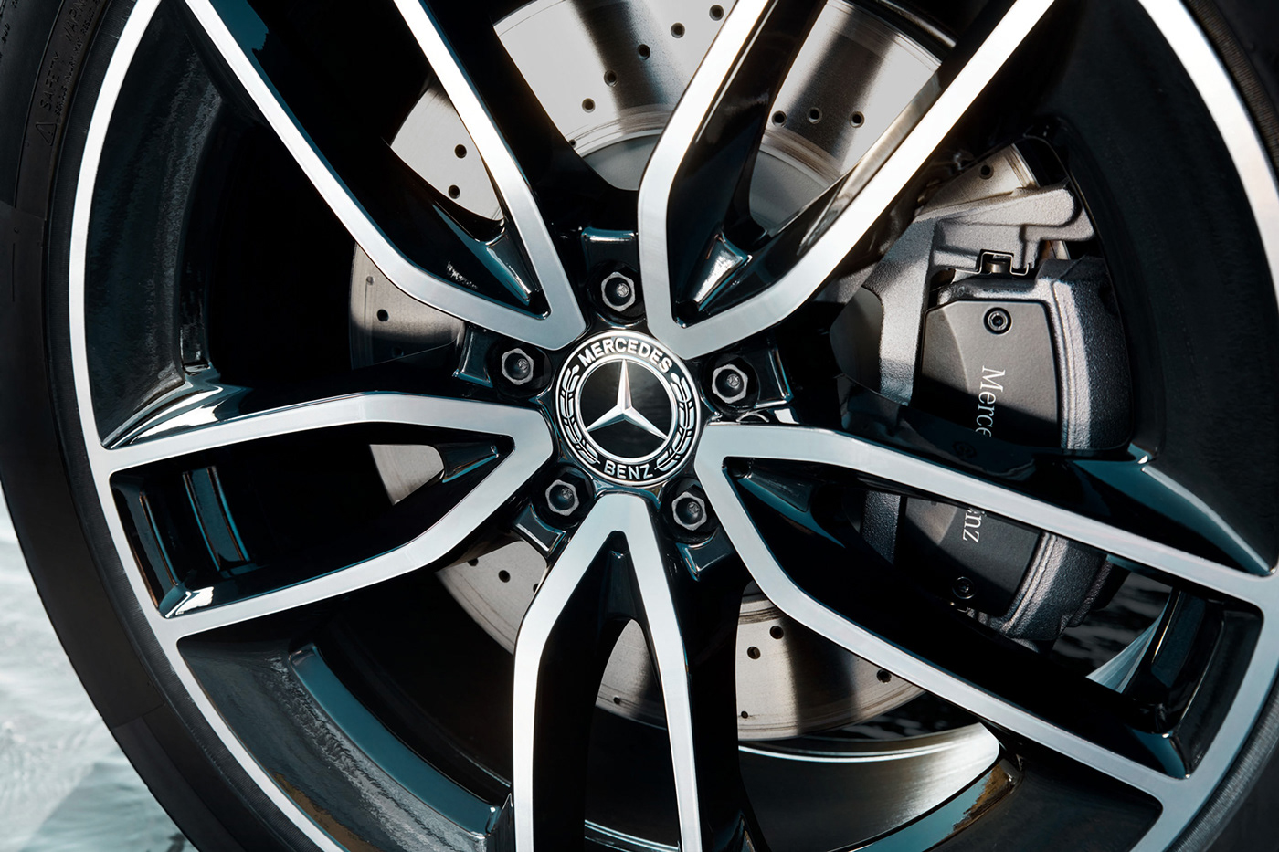 automobile，advertisement，Benz，