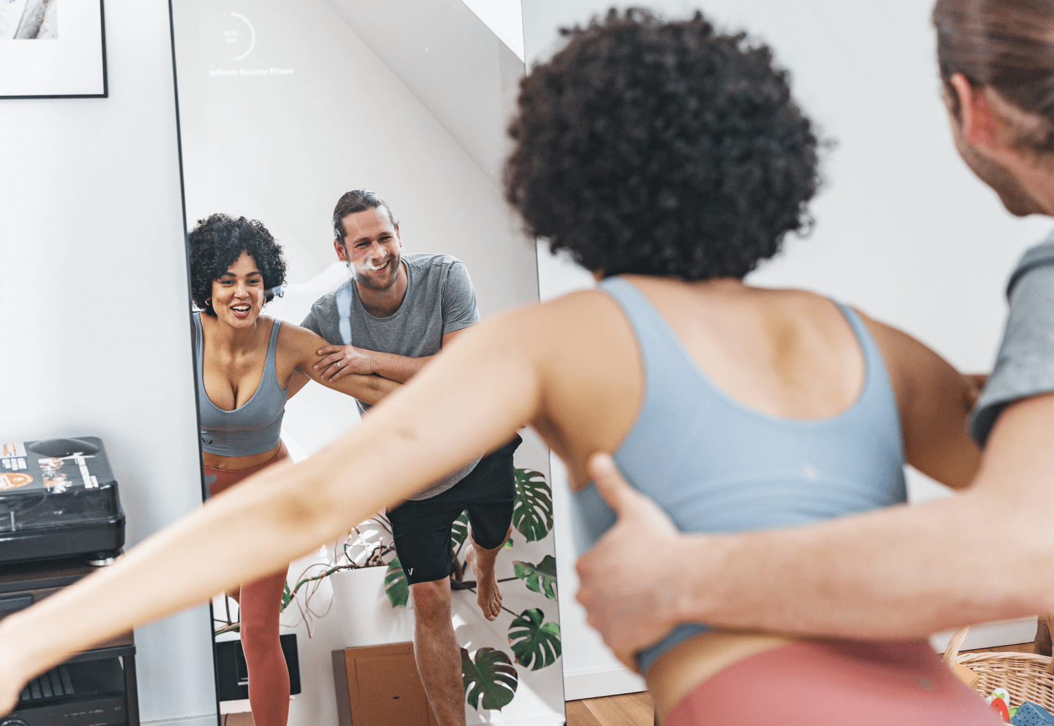 Fitness mirror，intelligence，Home Furnishing，VAHA，2021 red dot product design award，