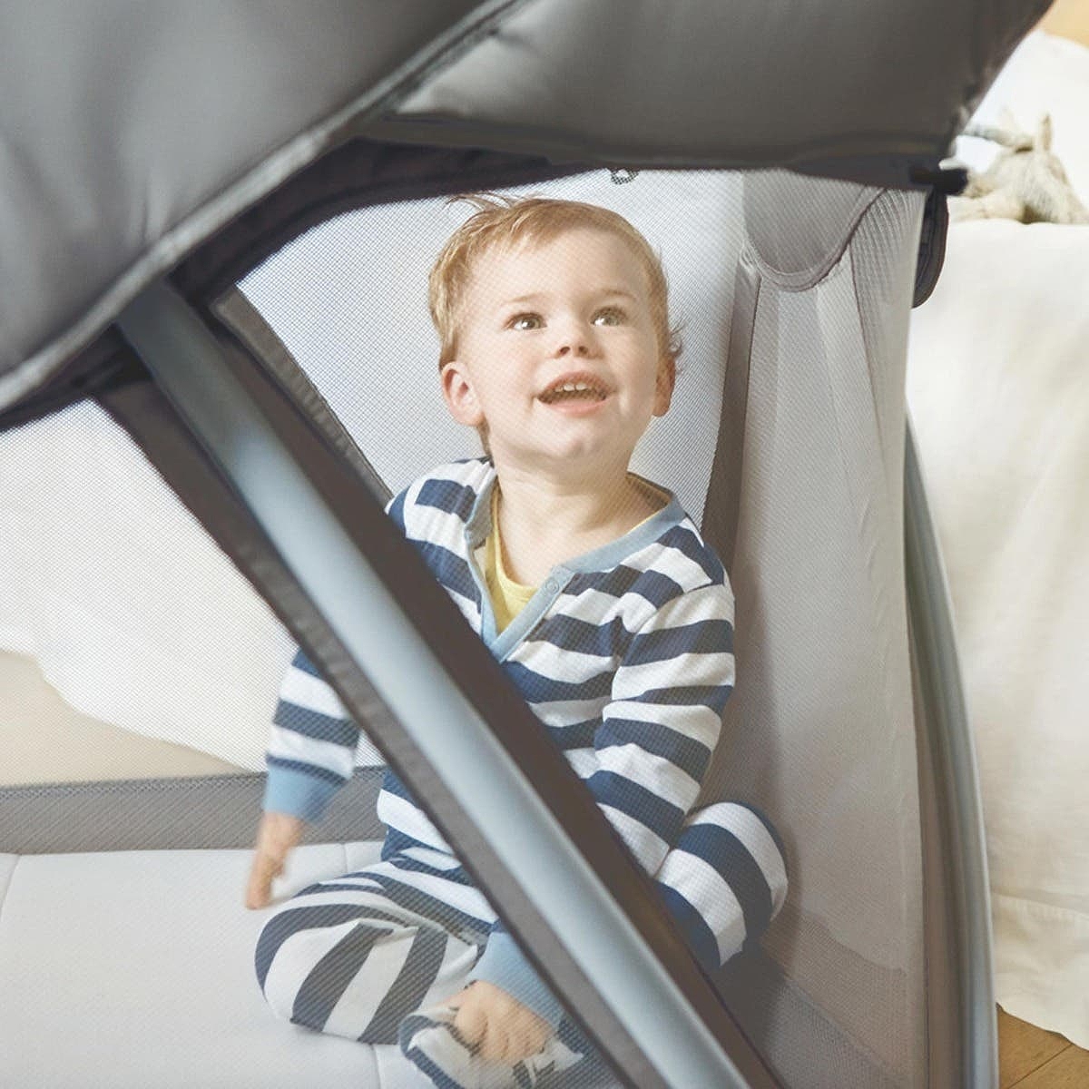 2021 red dot product design award，Seine Airlines，Baby bed，