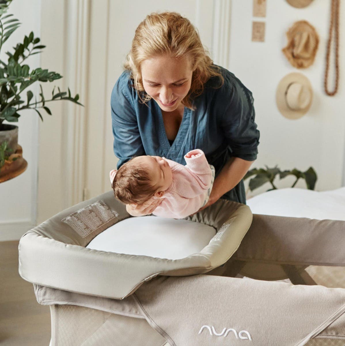 2021 red dot product design award，Seine Airlines，Baby bed，