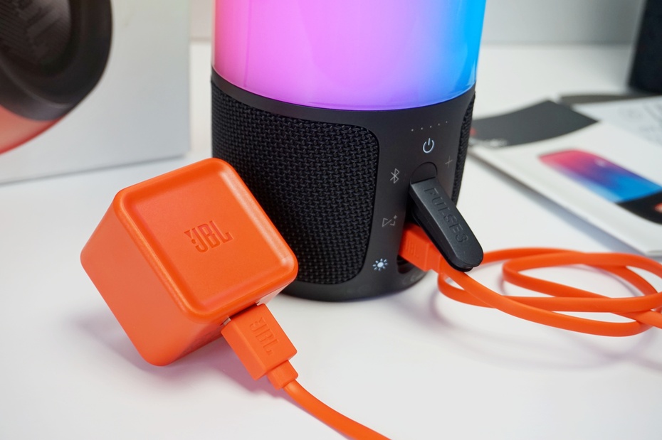 2017 red dot，Colorful lighting and sound，JBL Pulse 3，