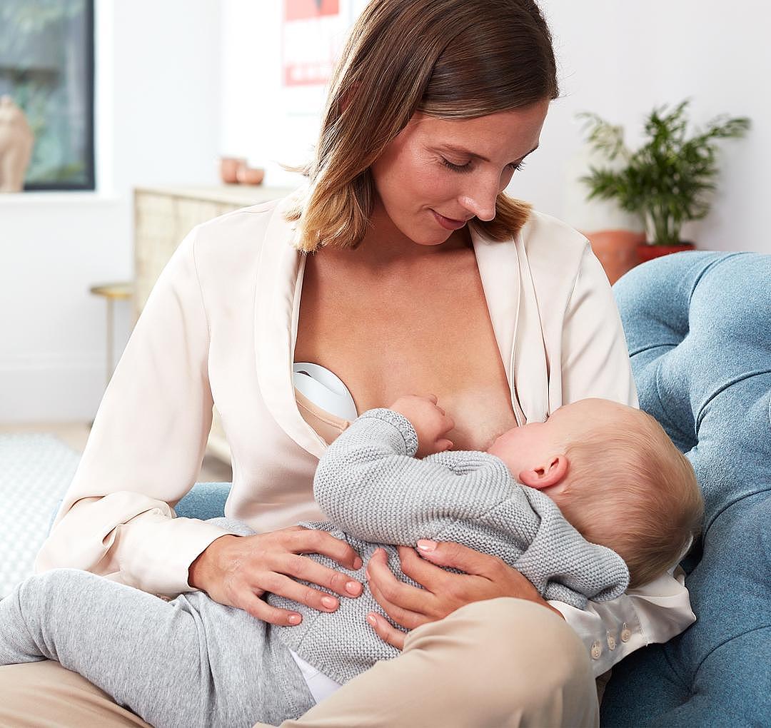 2021 red dot product design award，Elvie Curve，silica gel，Breast pump，