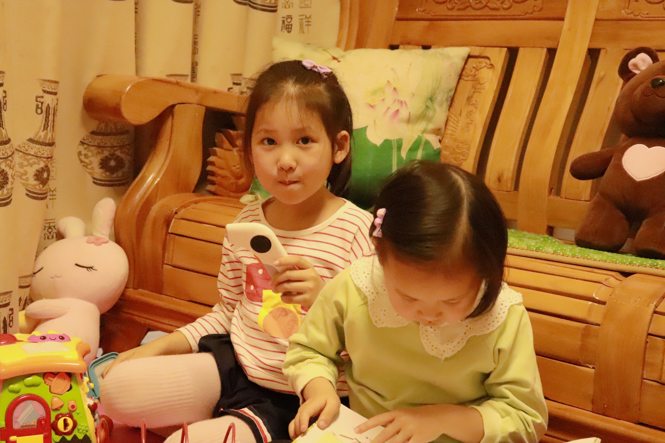 2021 red dot product design award，PIGGY，infrared，thermodetector，Ear temperature gun，thermometer，