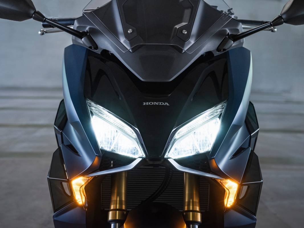 motorcycle，Two cylinder engine，modern，Honda，2021 red dot product design award，