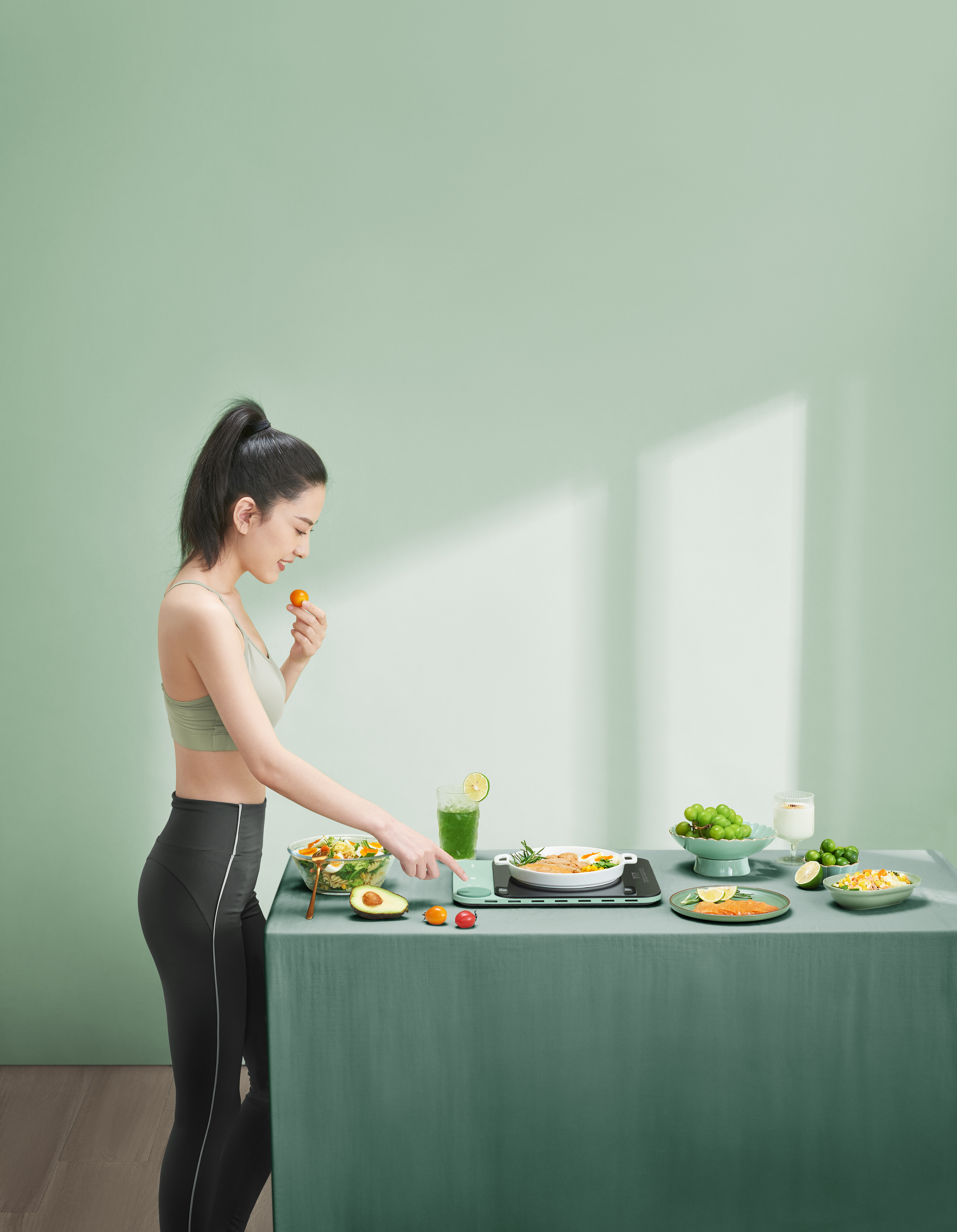 Electromagnetic furnace，healthy，intelligence，ultrathin，Low power continuous heating，Receive，low fat，good-looking，