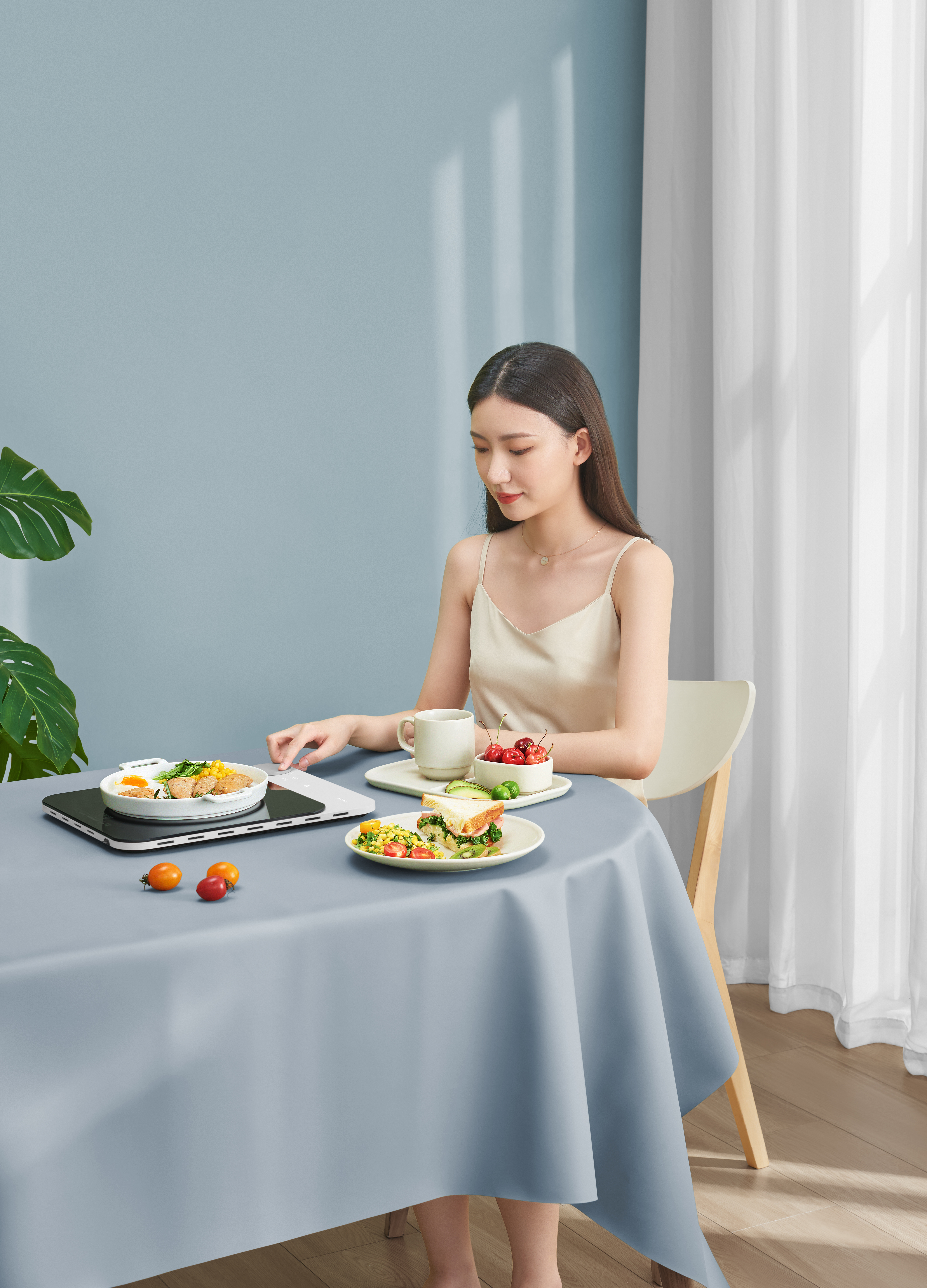 Electromagnetic furnace，healthy，intelligence，ultrathin，Low power continuous heating，Receive，low fat，good-looking，