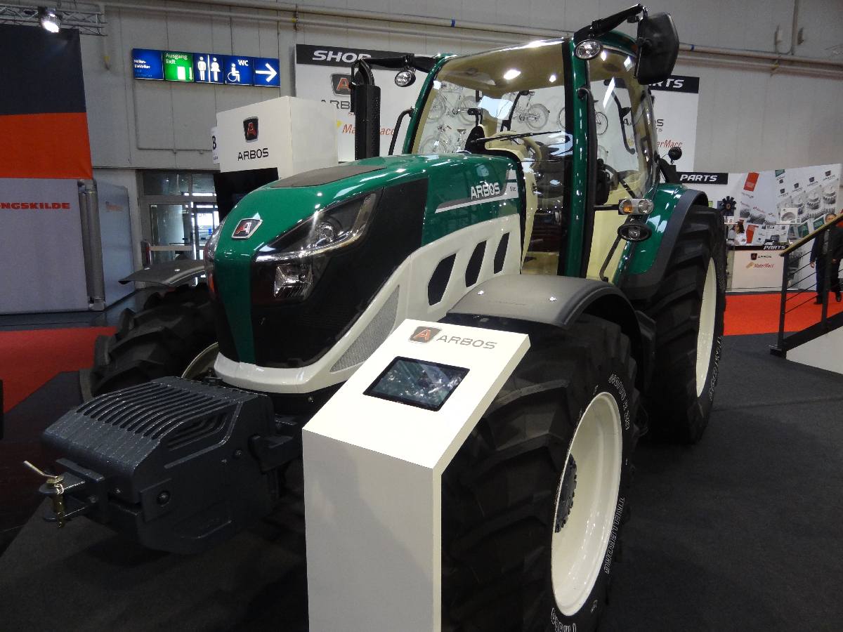 five thousand one hundred and thirty，ARBOS，Tractor，2017 red dot，