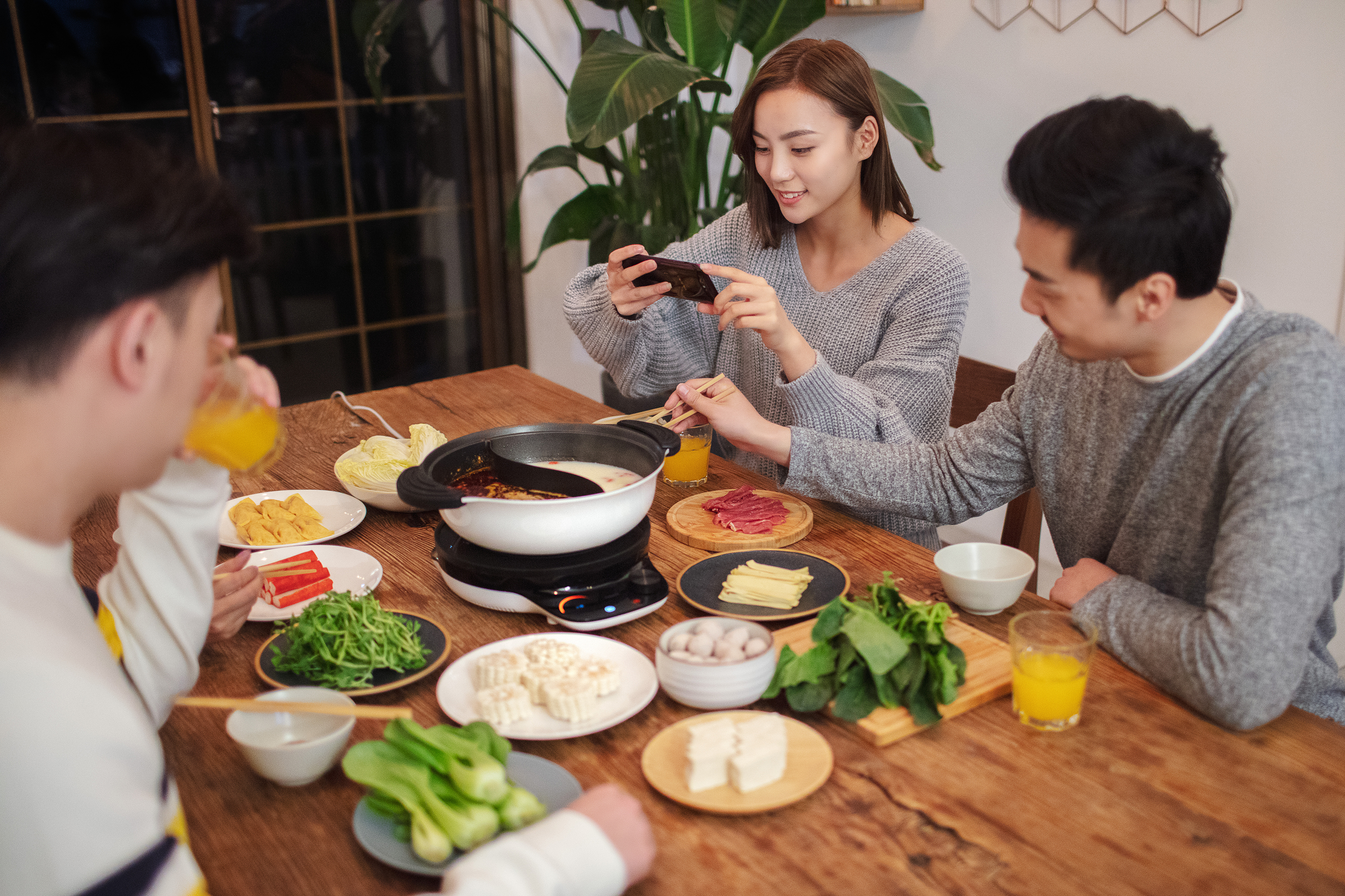 Electromagnetic furnace，healthy，Low power heating，intelligence，app，Temperature control，Receive，level of appearance，