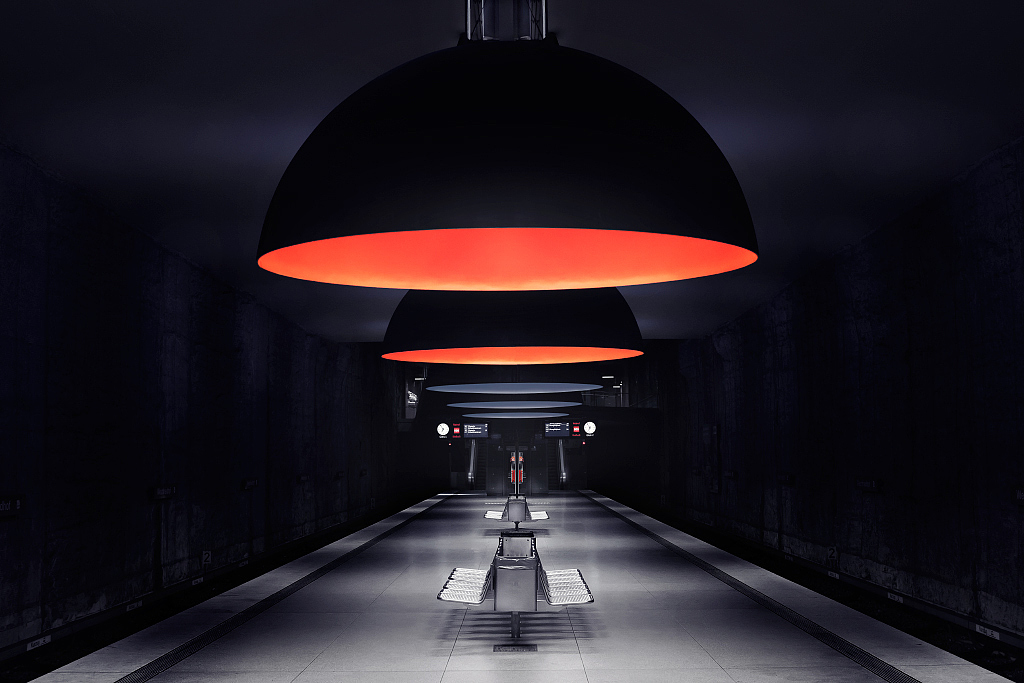tunnel，facilitate，fast，colourful，metro，