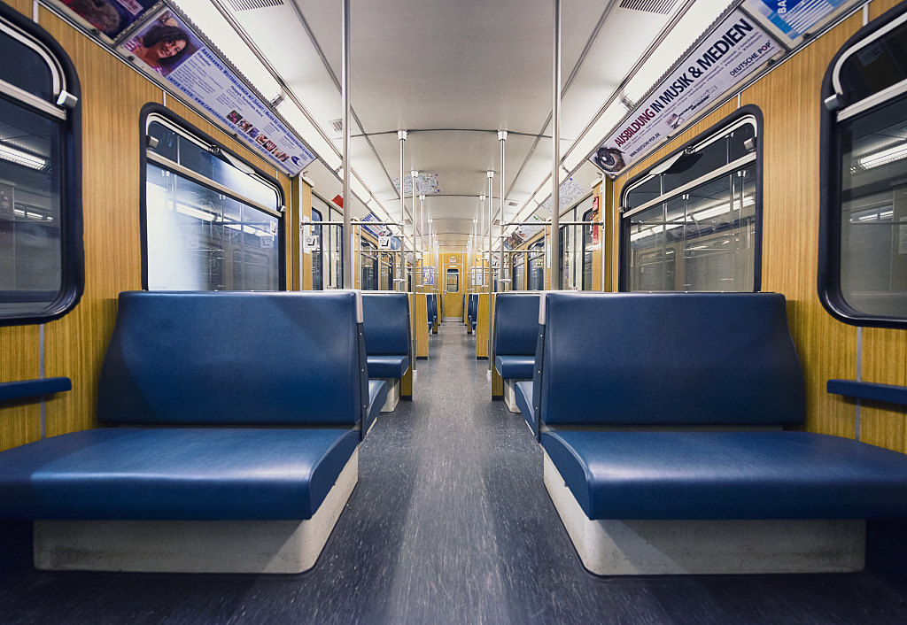 tunnel，facilitate，fast，colourful，metro，