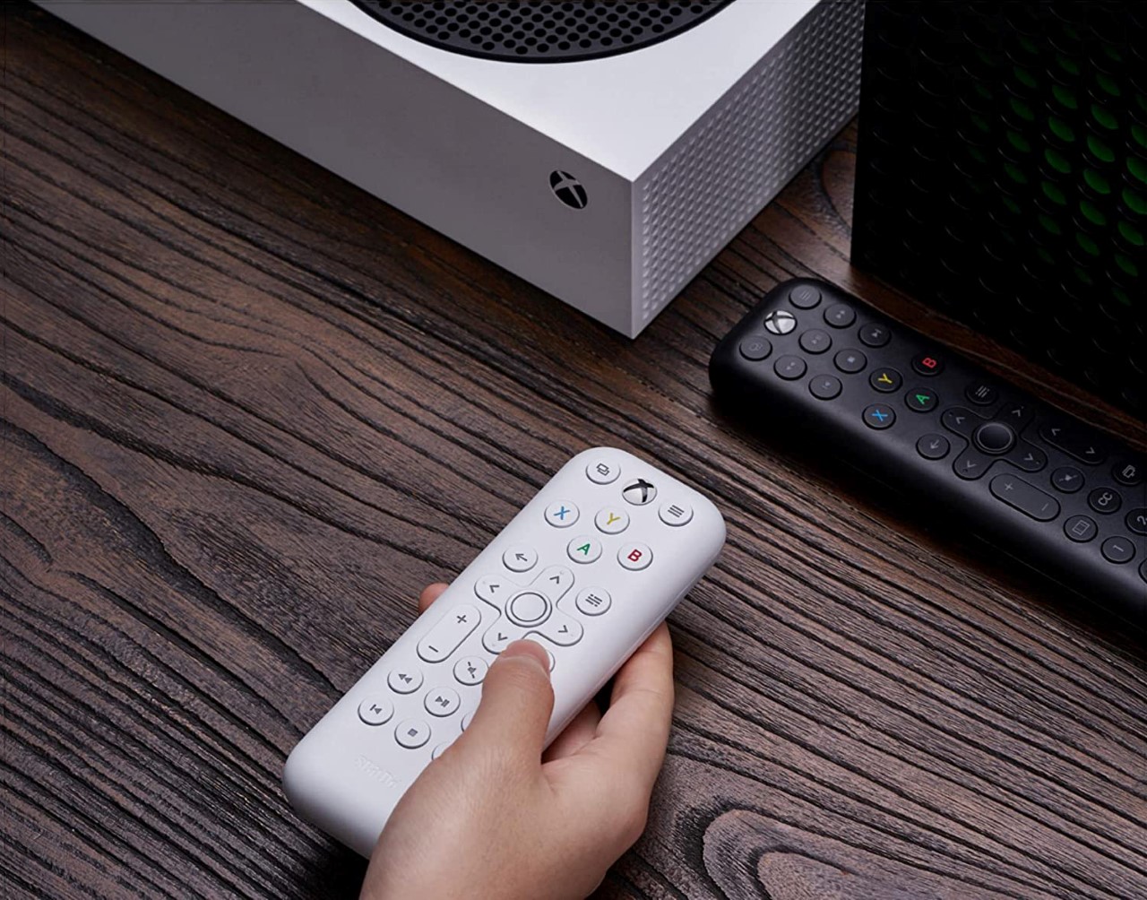 Remote control，recreational machines，black and white，