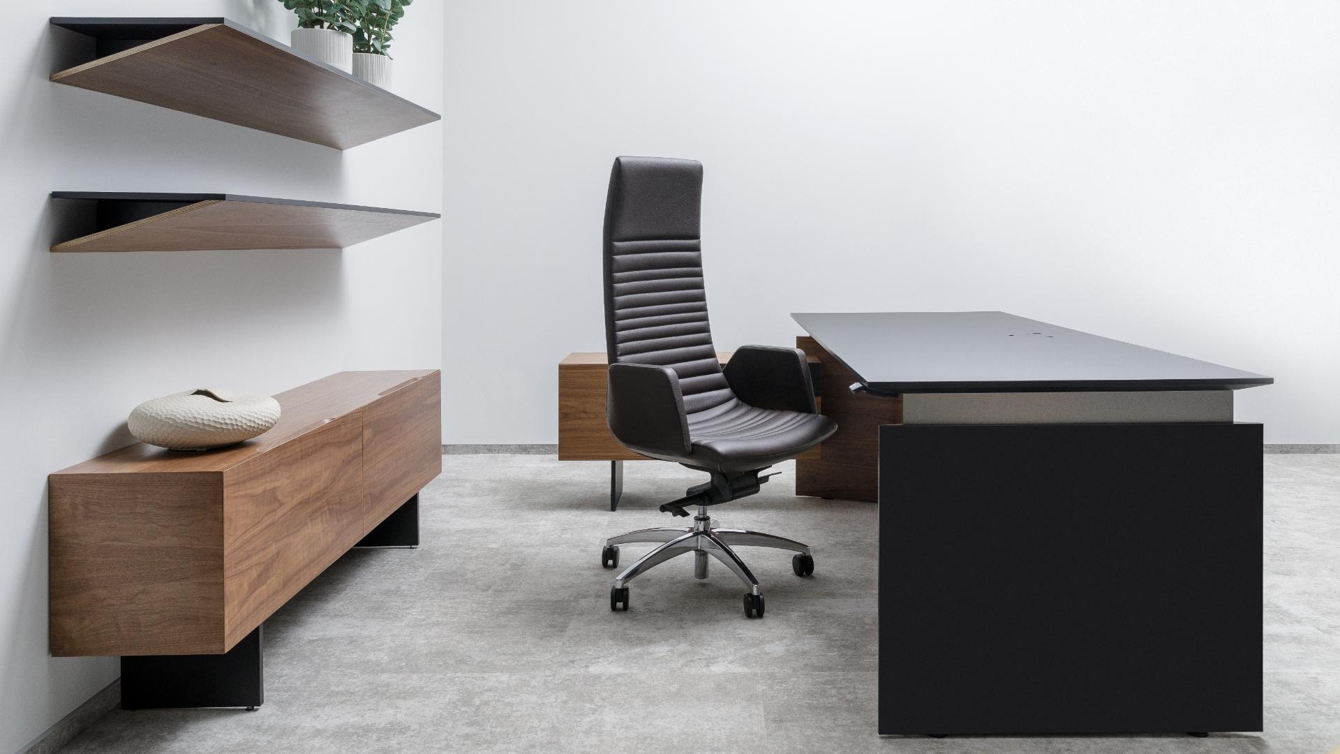 Swivel chair，to work in an office，simple，comfortable，2021 red dot product design award，