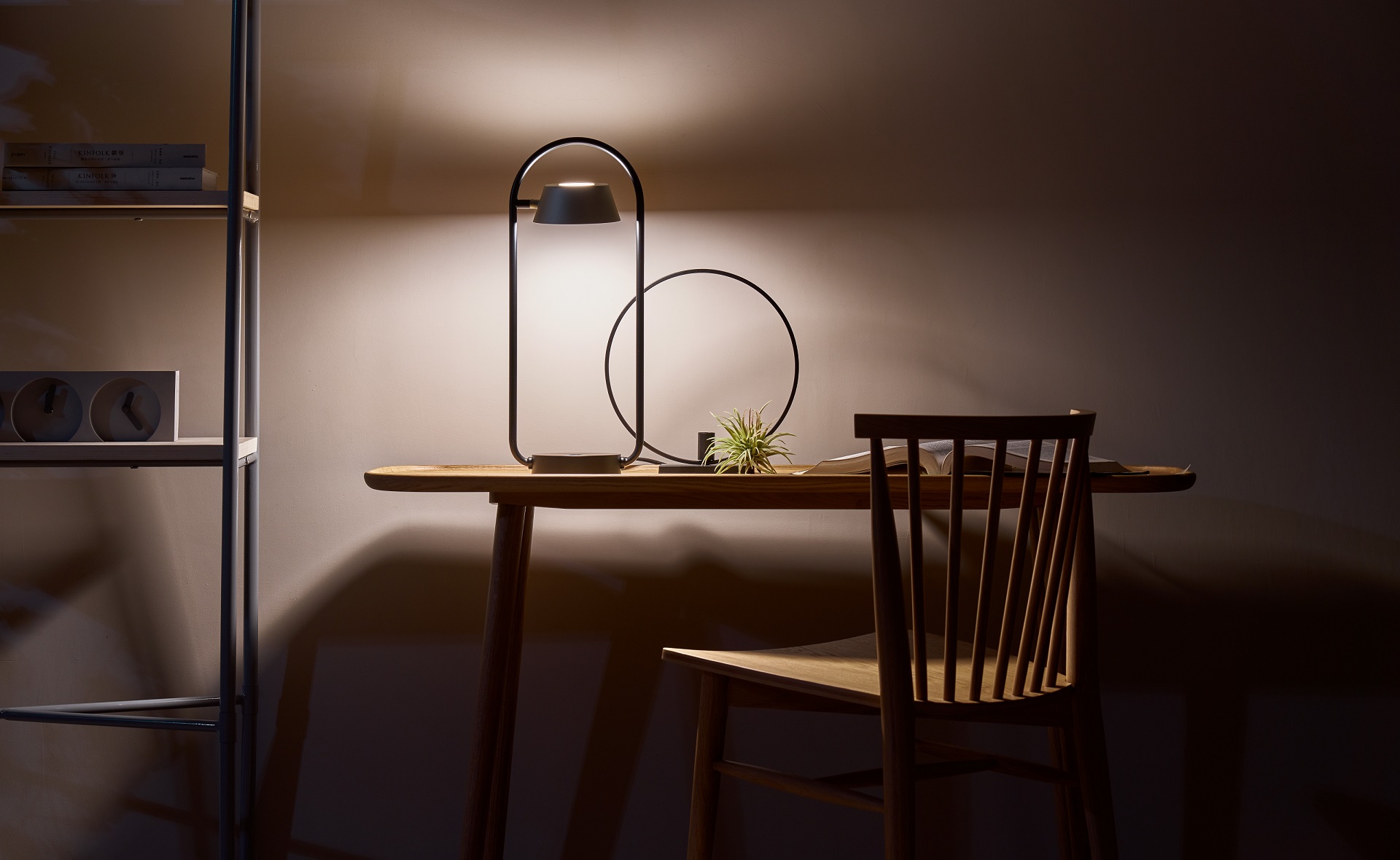 Desk lamp，lighting，2021 red dot product design award，