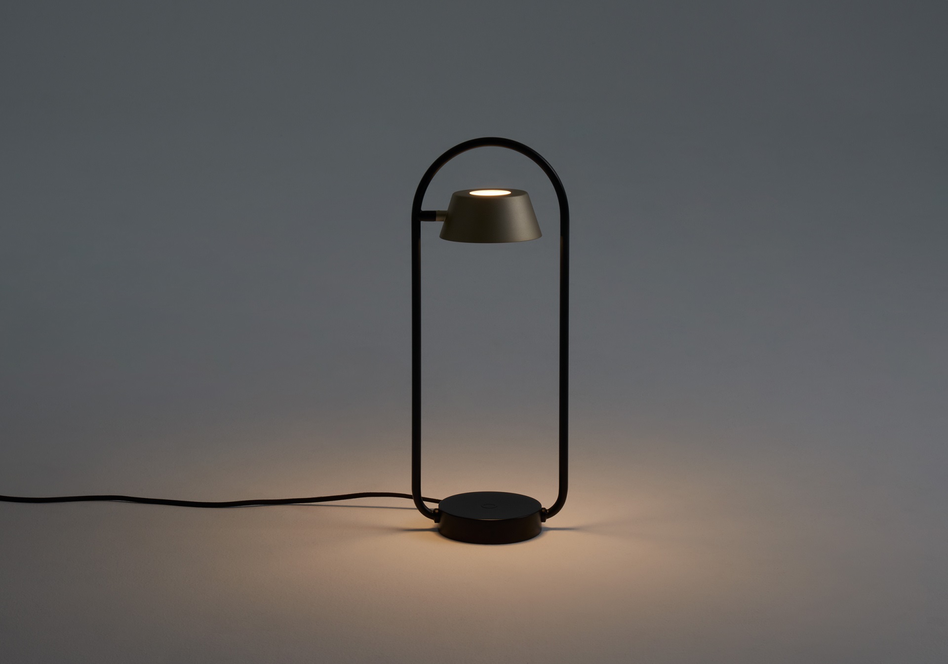 Desk lamp，lighting，2021 red dot product design award，