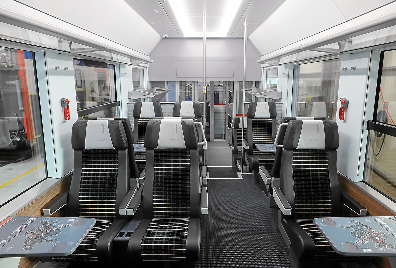 Inside the train，comfortable，2021 red dot product design award，