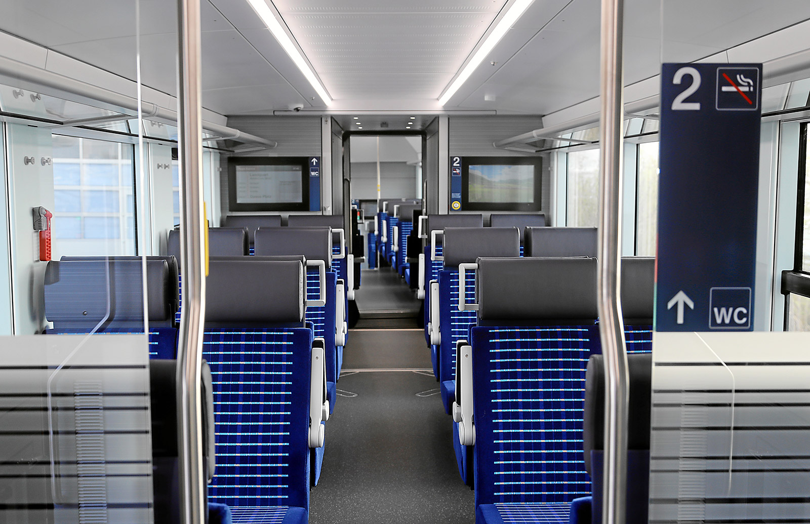 Inside the train，comfortable，2021 red dot product design award，