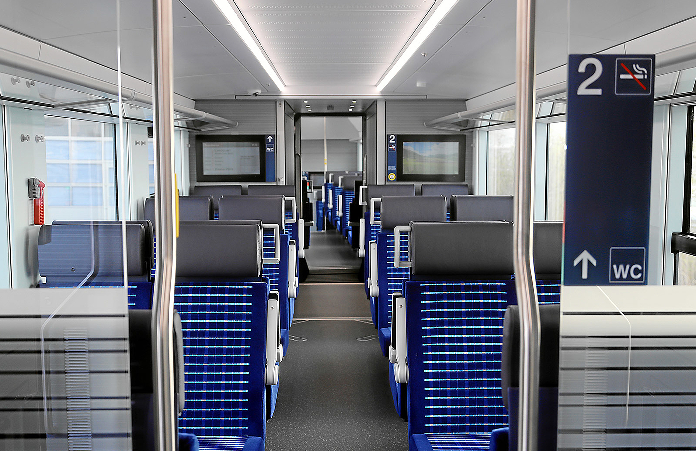 Inside the train，comfortable，2021 red dot product design award，