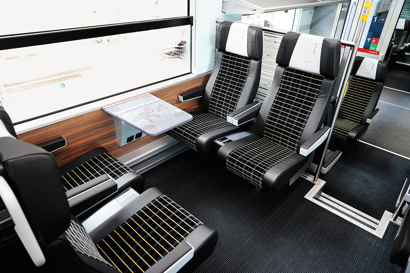 Inside the train，comfortable，2021 red dot product design award，