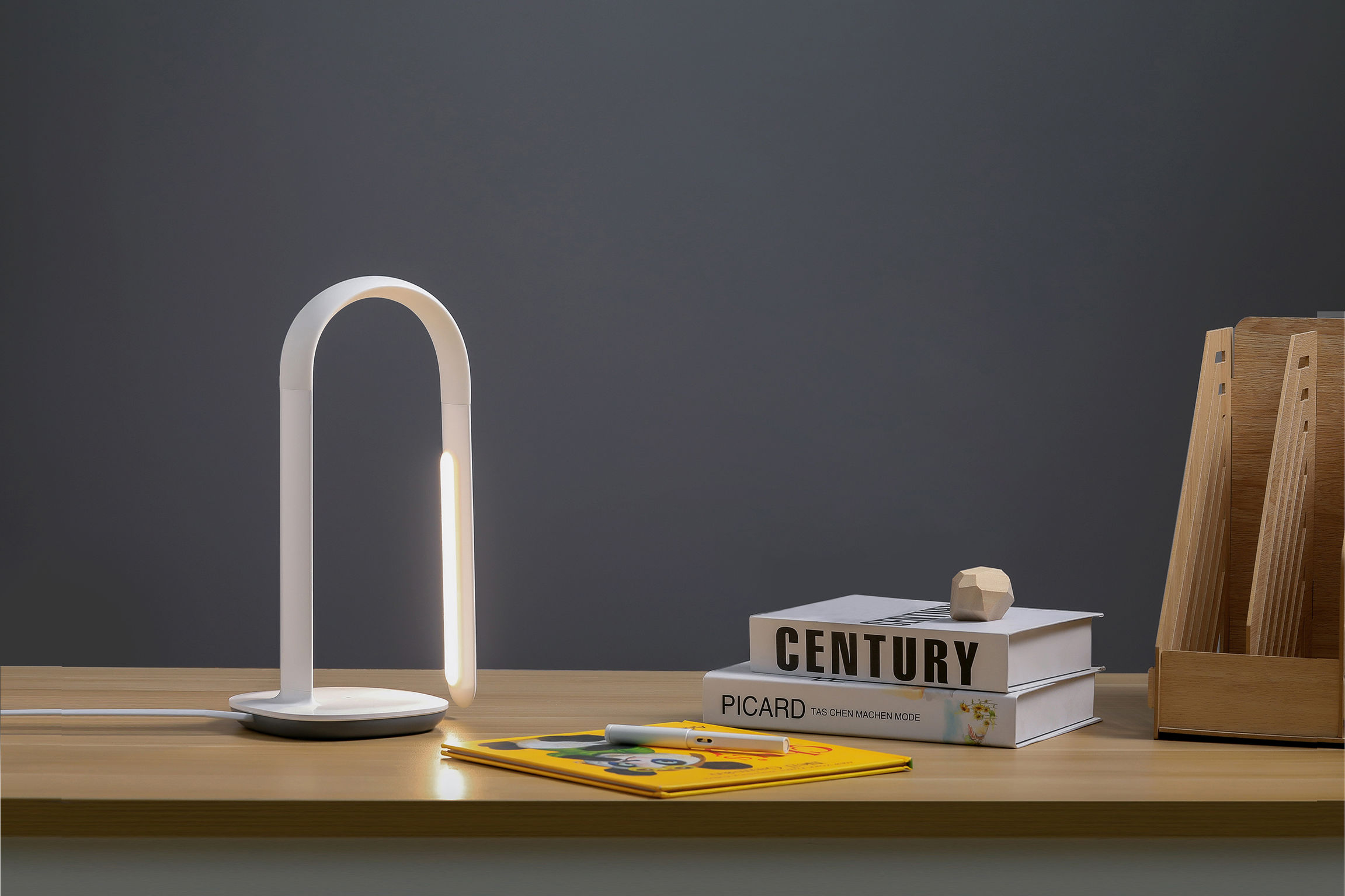 Desk lamp，lighting，2021 red dot product design award，