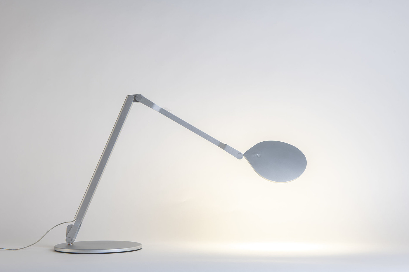 Desk lamp，lighting，2021 red dot product design award，