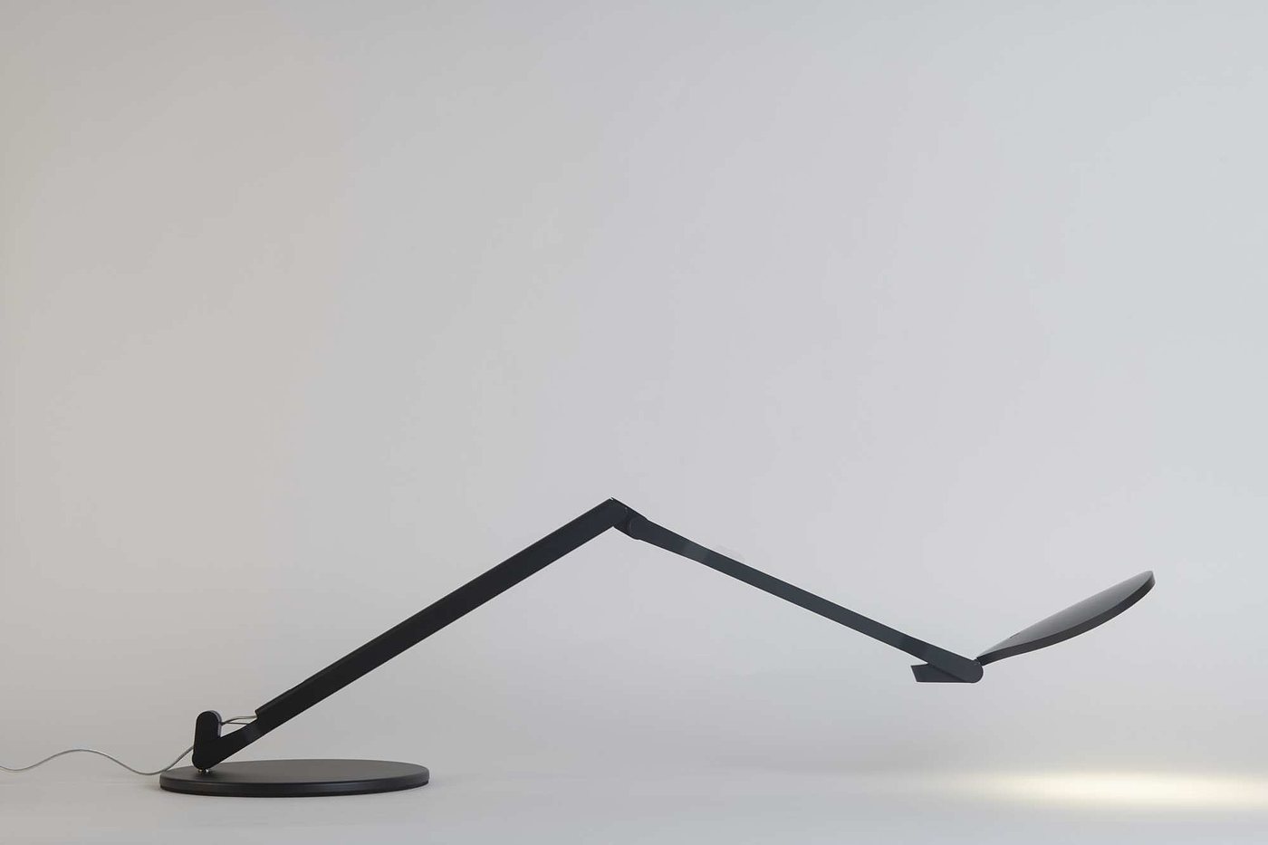 Desk lamp，lighting，2021 red dot product design award，