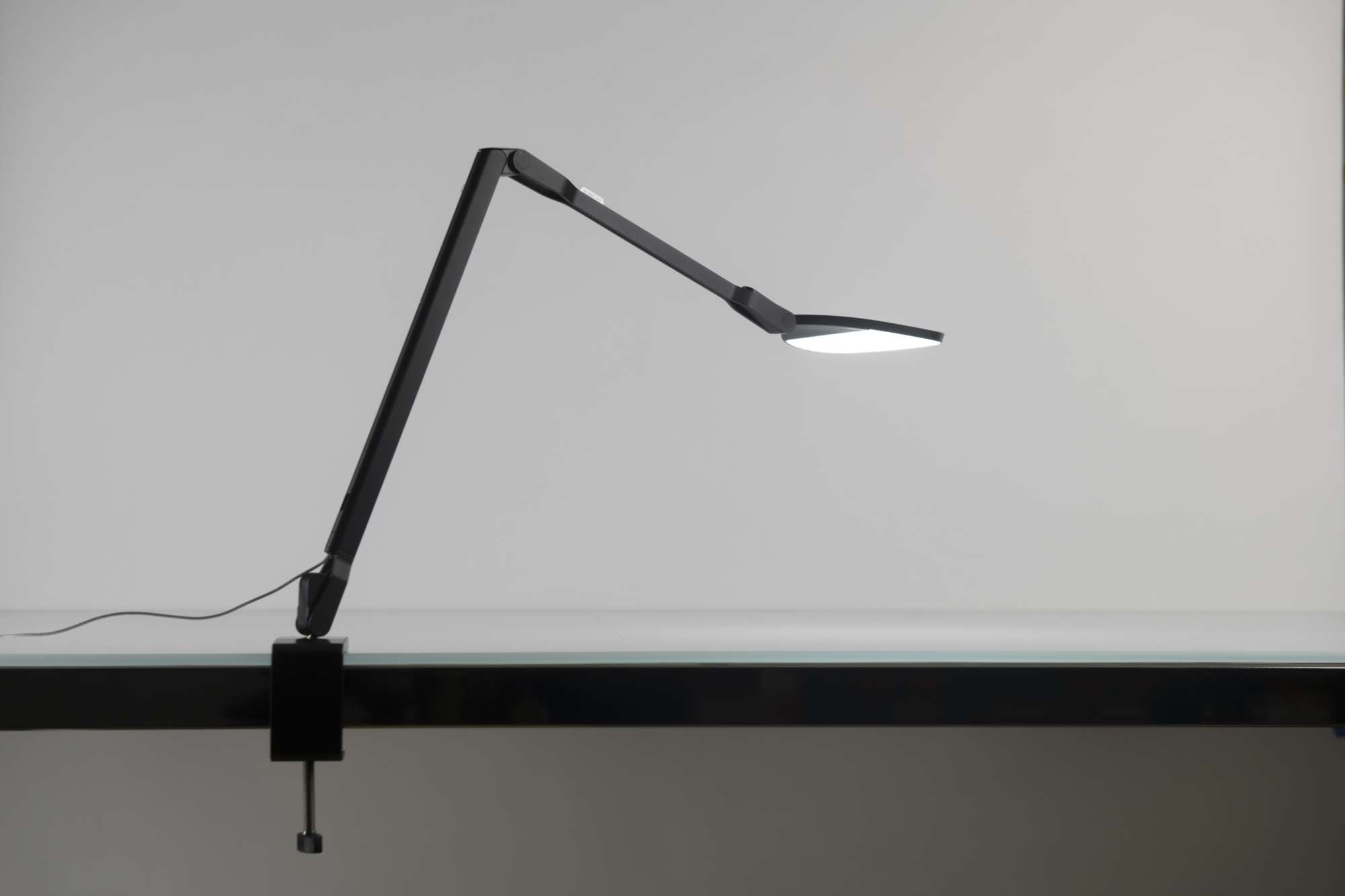 Desk lamp，lighting，2021 red dot product design award，