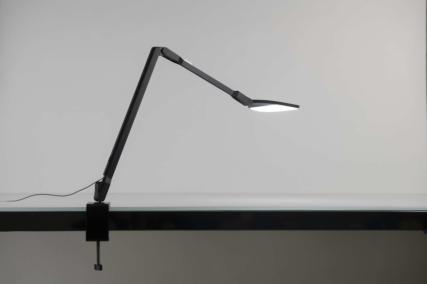 Desk lamp，lighting，2021 red dot product design award，