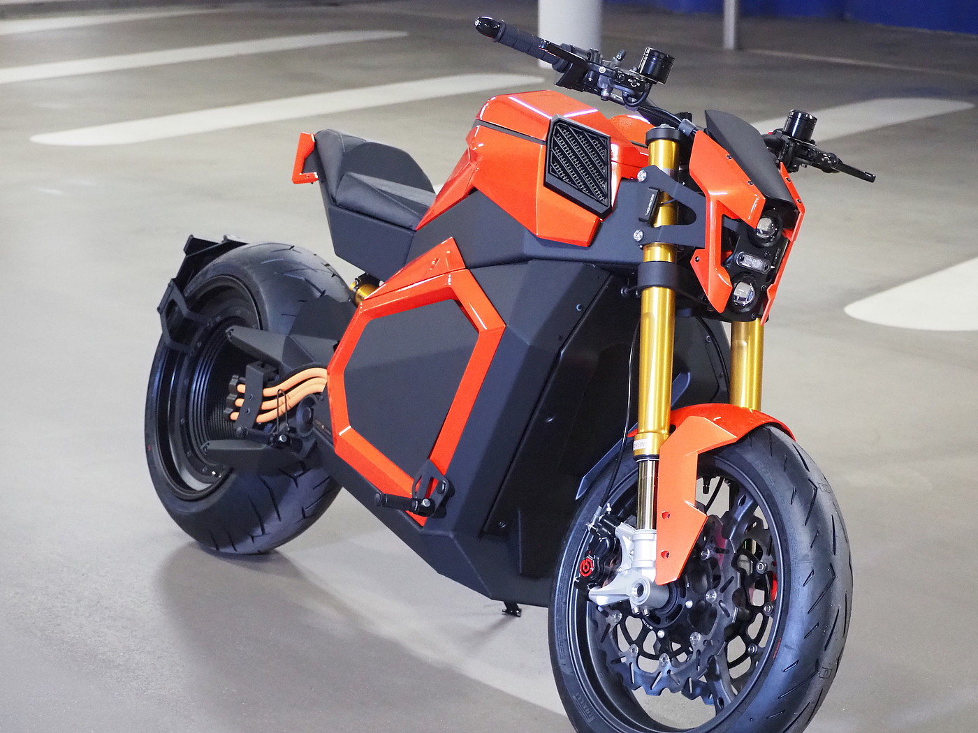 motorcycle，Electric，Minimalist，Sense of future，2021 red dot product design award，