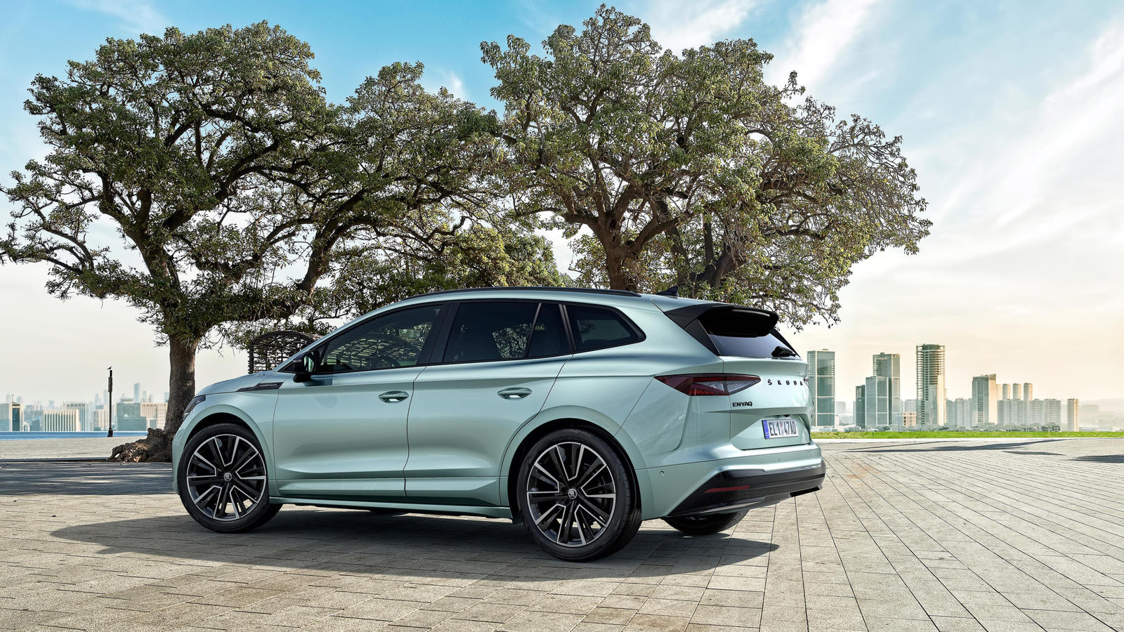 Passenger car，Electric，Sustainable materials，CAR CODE，2021 red dot product design award，