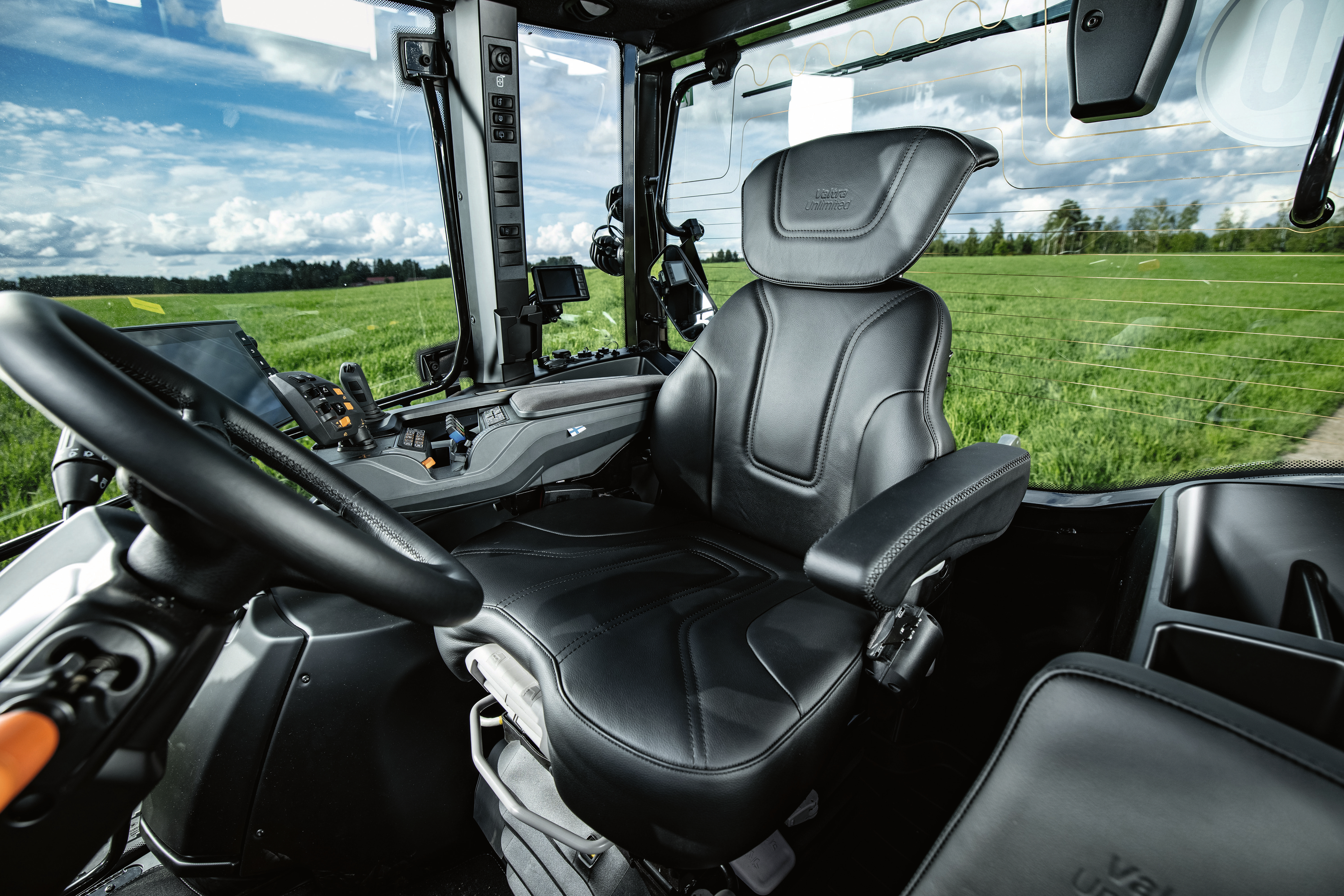 Agricultural tractor，multi-function，stable，security，2021 red dot product design award，