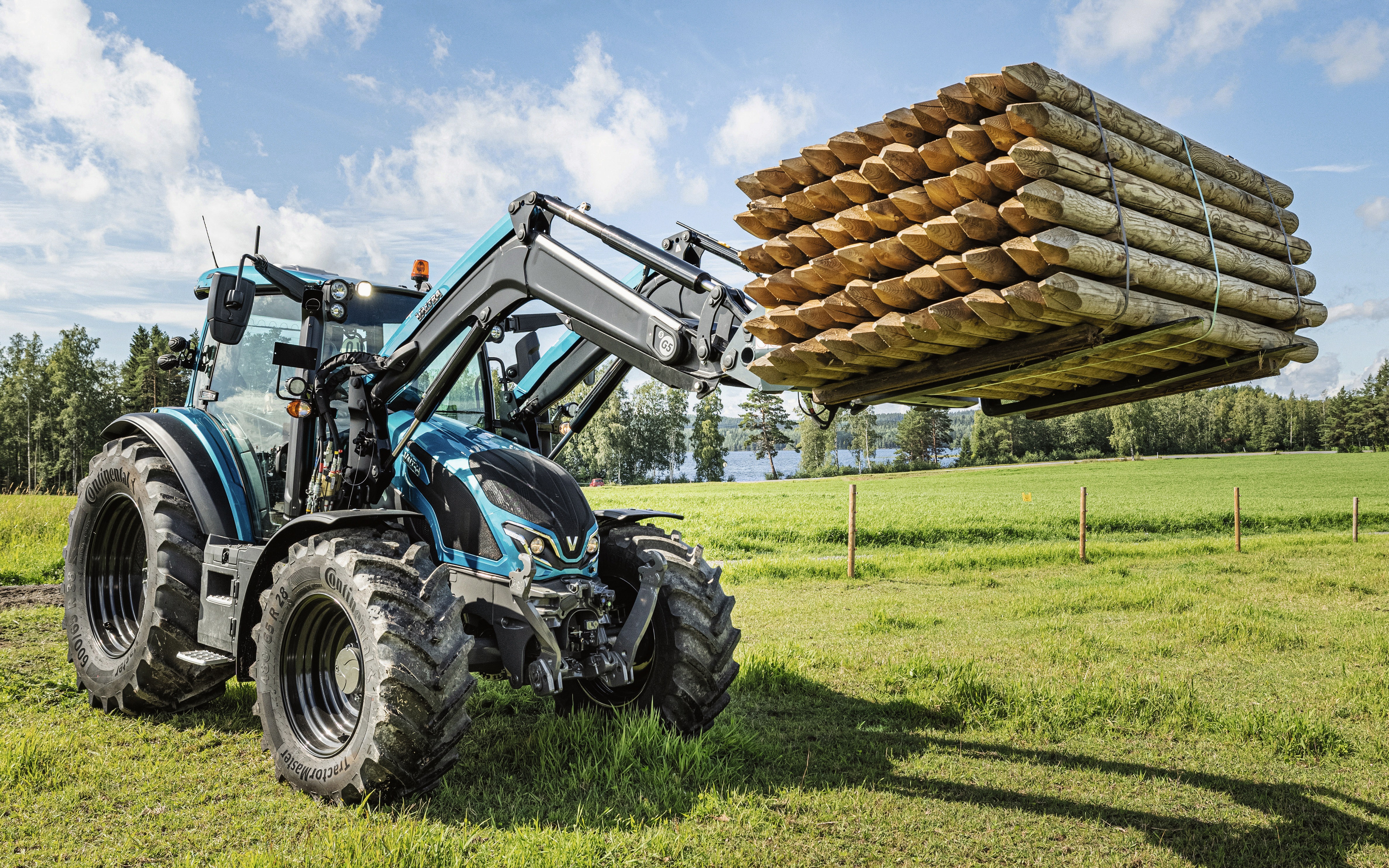 Agricultural tractor，multi-function，stable，security，2021 red dot product design award，