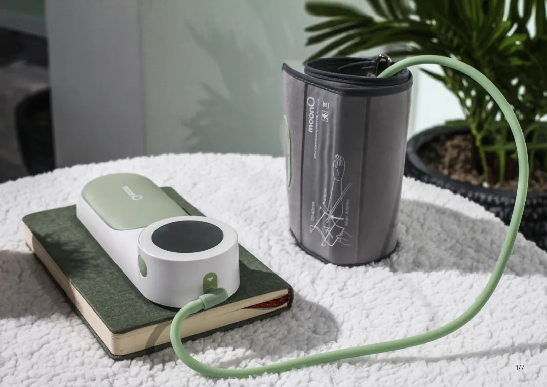 sphygmomanometer，intelligence，green，2021 red dot product design award，