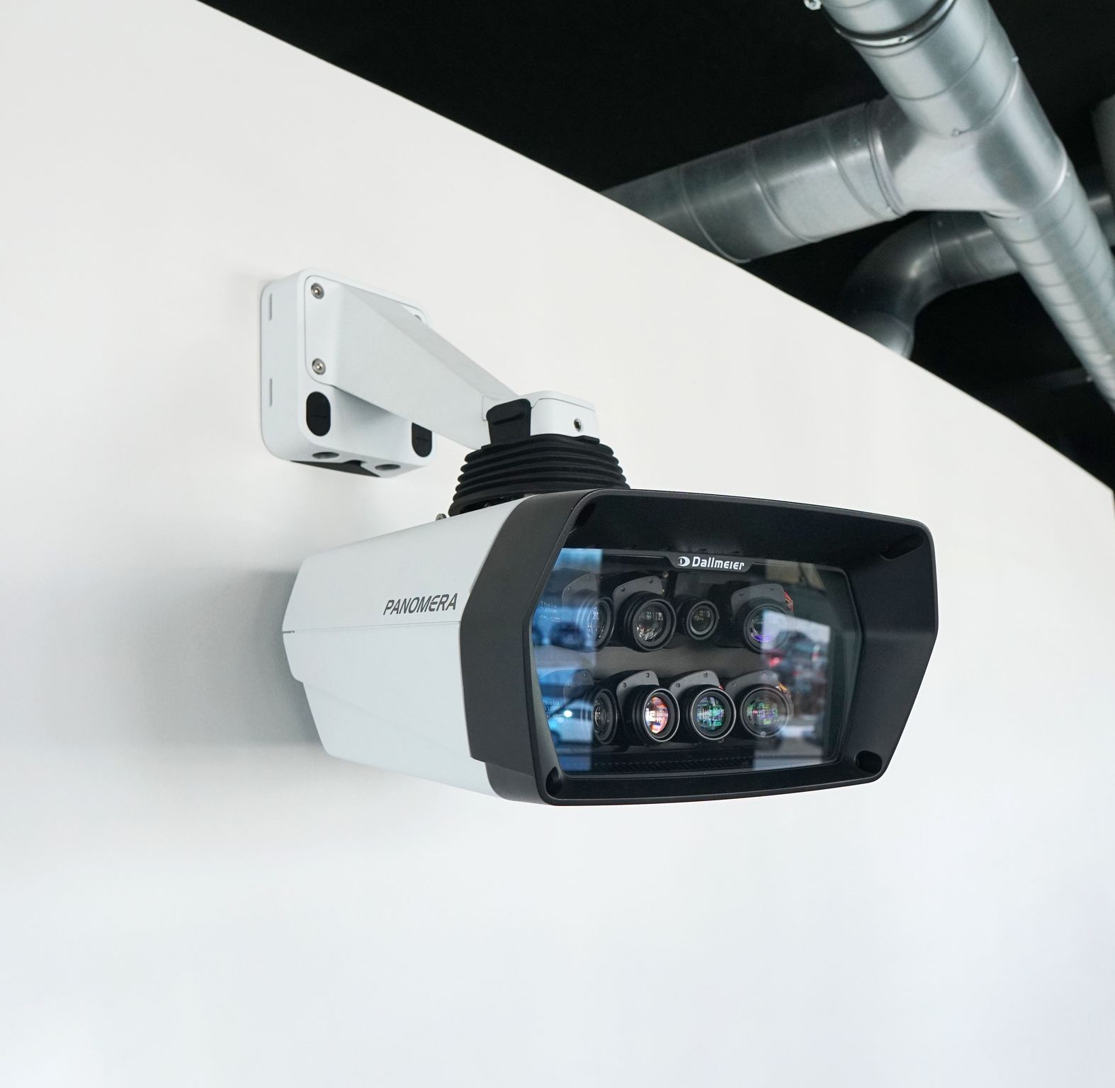Surveillance camera，Aluminum shell，stainless steel，2021 red dot product design award，