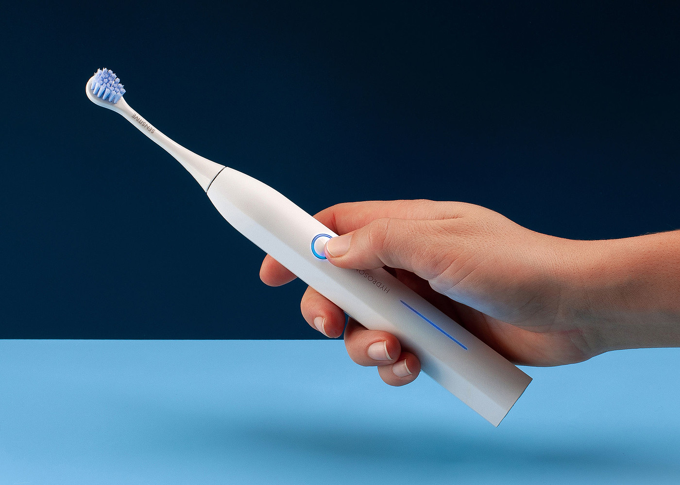 Electric toothbrush，Water drop brush head，Seven settings，2021 red dot product design award，