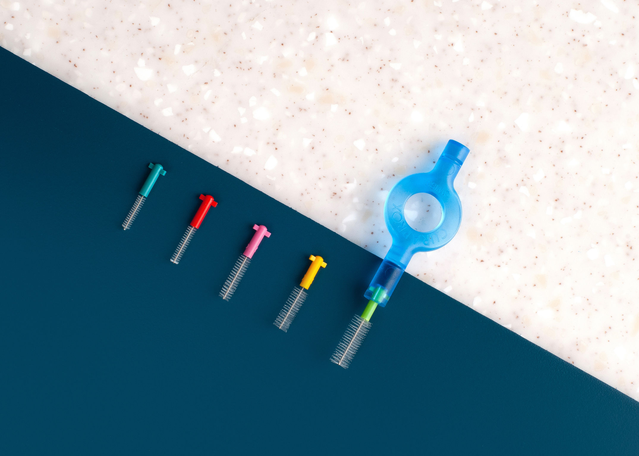 Interdental brush，Five sizes，Interdental brush，Color handle，hygiene，Five sizes，2021 red dot product design award，Color handle，hygiene，2021 red dot product design award，
